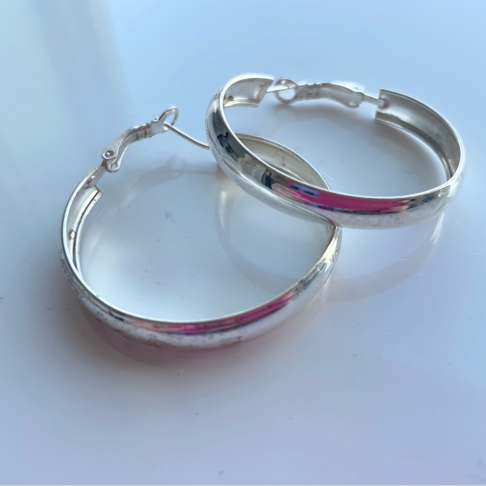 Chic Polished Silver Hoop Earrings